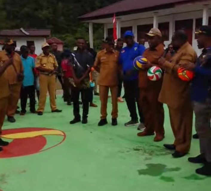 Bupati Maybrat Karel Murafer Resmi Membuka Turnamen Futsal KNPI CUP I Distrik Aitinyo Utara Tahun 2025