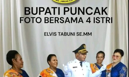 Bupati Puncak Foto Bersama Istri, Penentuan Ketua TP-PKK Masih Jadi Pertimbangan