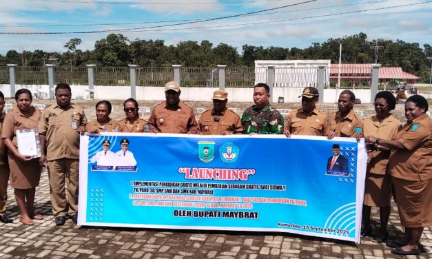 Bupati Maybrat Launching Program Seragam Gratis dan BOSKAB untuk Tingkat TK hingga SMK
