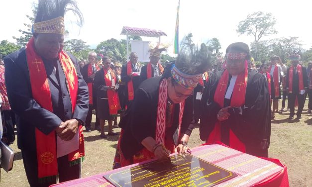 Bupati Sorong Selatan Hadiri Ibadah Peresmian dan Pentahbisan Gedung Gereja Baru GKI Talitakum Alma