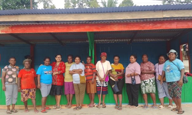 Pdt. Eluh Catur Meresmikan Pasar Obor Wernas “Harapan Baru Bagi Mama Papua Di Teminabuan