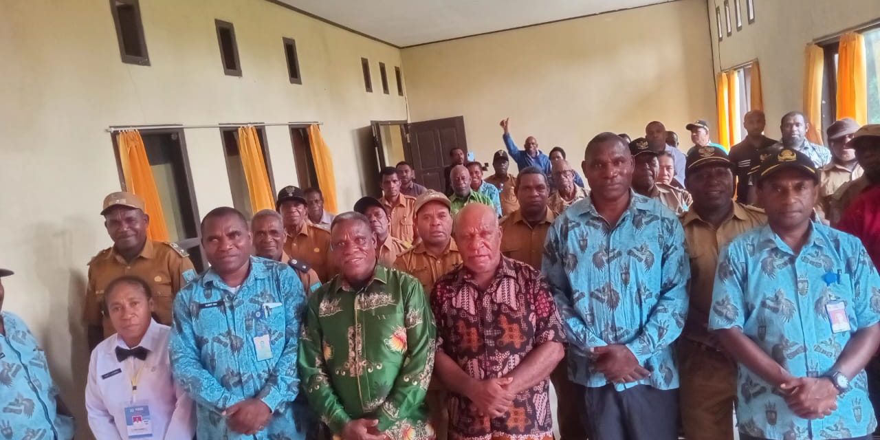 Staf Ahli Bidang Hukum Kabupaten Maybrat Buka Kegiatan Monitoring dan Evaluasi Pengelolaan Administrasi Kewilayahan