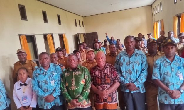 Staf Ahli Bidang Hukum Kabupaten Maybrat Buka Kegiatan Monitoring dan Evaluasi Pengelolaan Administrasi Kewilayahan