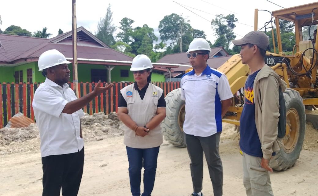 Bupati Sorong Selatan Tinjau Pembangunan Sejumlah Ruas Jalan dan Fasilitas Umum