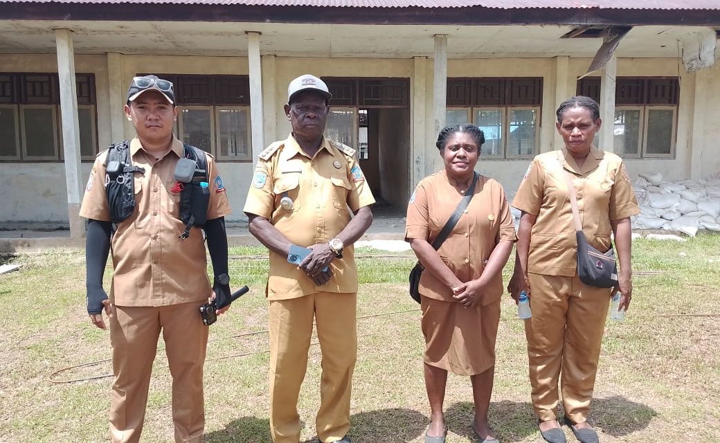 Kepala Distrik Kais Yulius Keba Tinjau Sejumlah Proyek Pembangunan di Wilayahnya