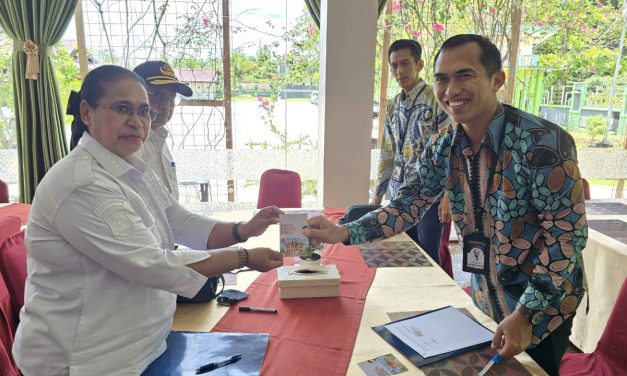 Bupati Sorong Selatan Teken MoU dengan Bank Mandiri, Sepakati Penyediaan dan Pemanfaatan Jasa Layanan Perbankan