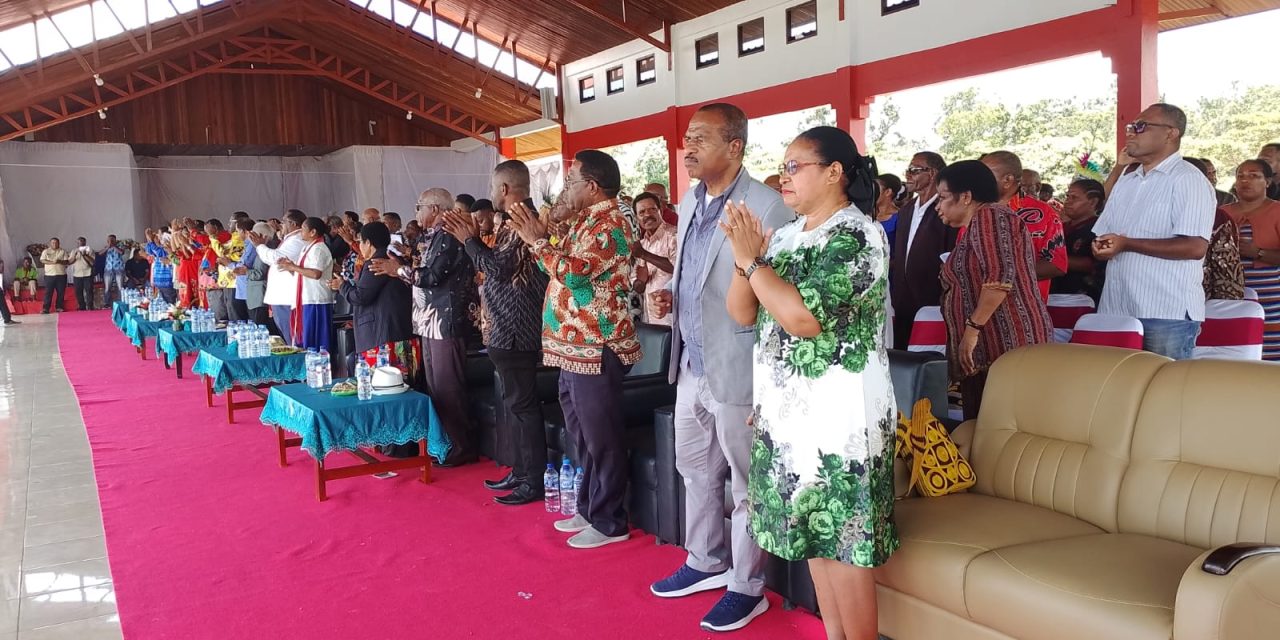 Bupati Sorong Selatan Petronela Krenak Hadiri HUT Theofani ke-74 di Kabupaten Maybrat