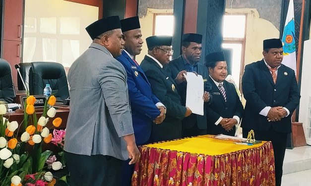 Bupati Maybrat Karel Murafer Sampaikan Jawaban atas Laporan Badan Anggaran DPRD Terkait Perubahan APBD 2025