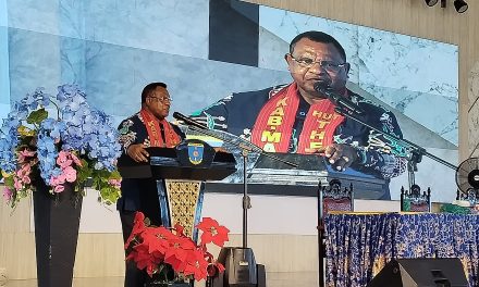 Bupati Maybrat Karel Murafer Paparkan Lima Fokus Pembangunan di Seminar HUT Teofani ke-74 di Bumi A3