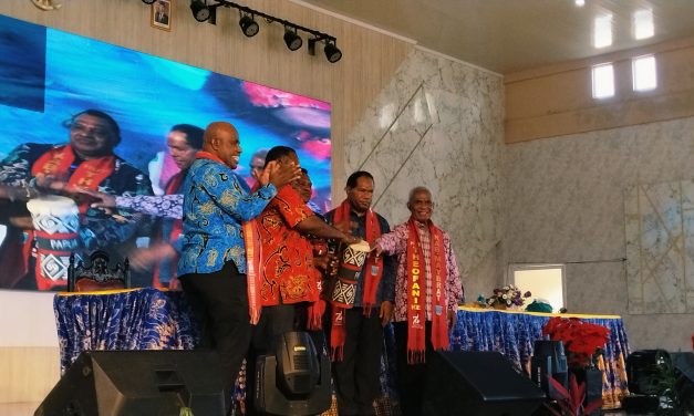 Gubernur Papua Barat Daya Elisa Kambu Resmi Buka Seminar HUT Teofani ke-74 di Bumi A3 Maybrat