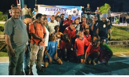 Tim Futsal Putra Maranatha Gunung Juara I Turnamen HUT ke-77 Masuknya Injil di Mefkajim Ayamaru