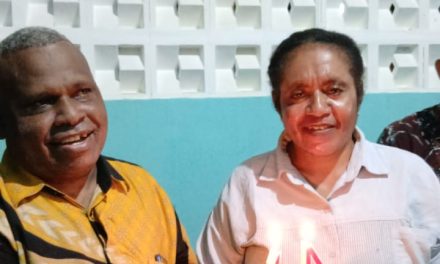 Keluarga Nebrianus Kambuaya Gelar Ibadah Syukuran Ulang Tahun ke-41 di Kediaman Pribadi berlansung Hikmah