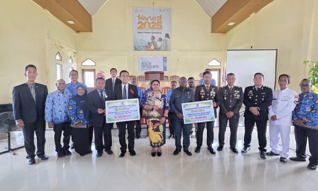 Pemkab Sorong Selatan Serahkan Bantuan Hibah Keagamaan Kepada Jemaat Pioneer Gereja Advent
