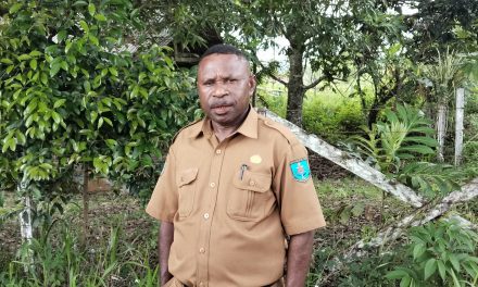 Kabid PMK Maybrat Melkias Homer Dorong Kepala Kampung Segera Rampungkan Laporan Tahap Pertama Dana Desa