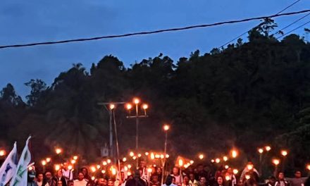 Sekda Maybrat Ferdinandus Taa Ikuti Pawai Obor dan KKR Bersama Jemaat GKI Efata Kocuer Menjelang HUT PI ke-73