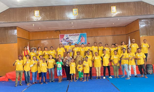 Plt Kepala Distrik Ayamaru Apilius Laurens Bless Resmi Buka Pelatihan Anyaman Tenun Boirim Maybrat