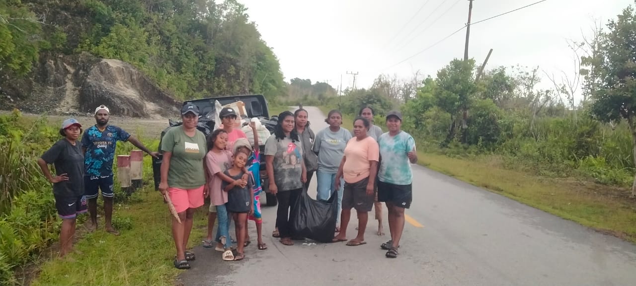 PAM GKI Lahai Roi Mefkajim Gelar Aksi Bersih Lingkungan Dukung Festival Danau Ayamaru