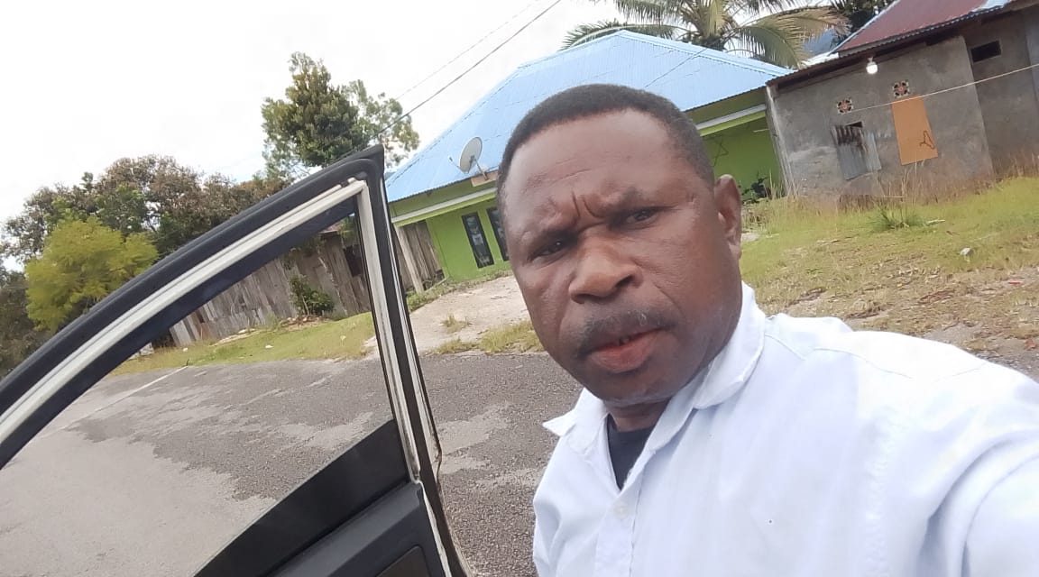 Melkias Homer Sampaikan Ucapan Selamat Ulang Tahun ke-50 untuk Bupati Sorong Selatan Petronela Krenak