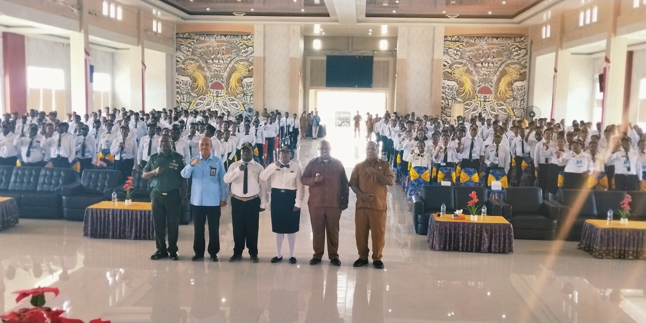 Wakil Bupati Maybrat didampingi kepala LAN Resmi Menutup Latsar CPNS Tahun 2025