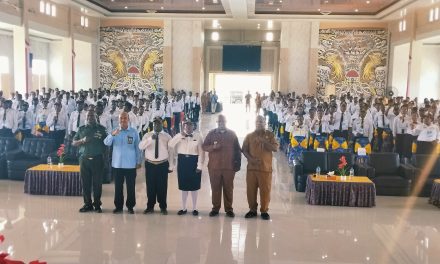 Wakil Bupati Maybrat didampingi kepala LAN Resmi Menutup Latsar CPNS Tahun 2025