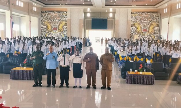 Wakil Bupati Maybrat didampingi kepala LAN Resmi Menutup Latsar CPNS Tahun 2025