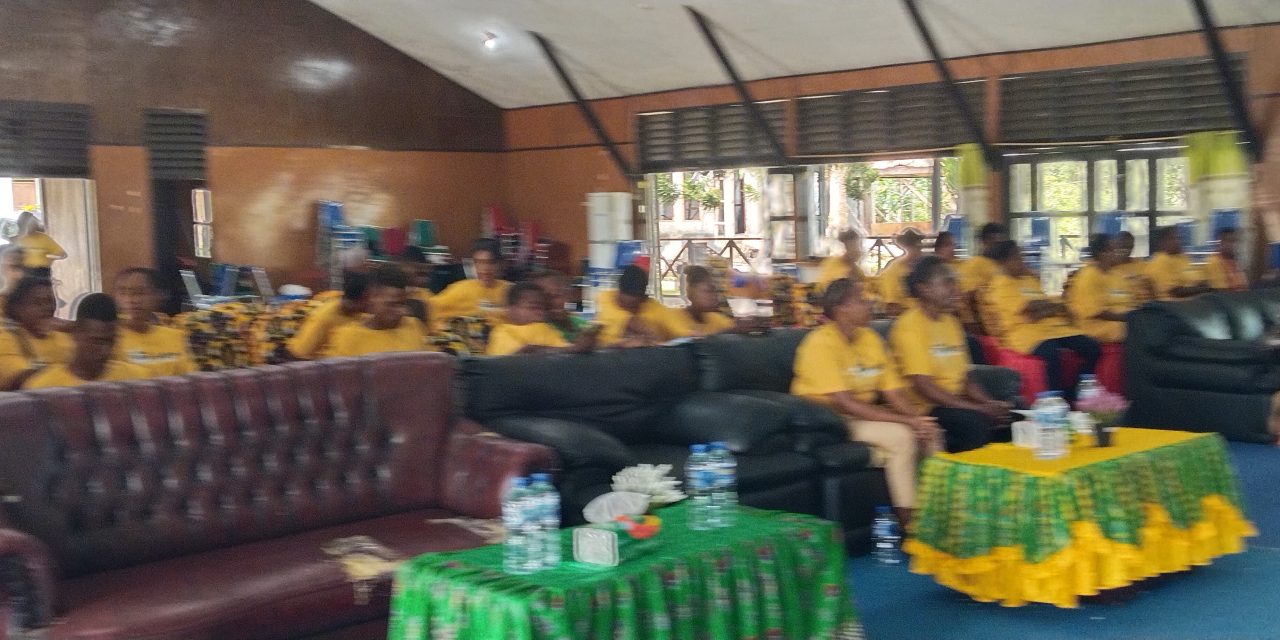 Kepala distrik Ayamaru buka kegiatan Pelatihan Tenun Boirim Maybrat