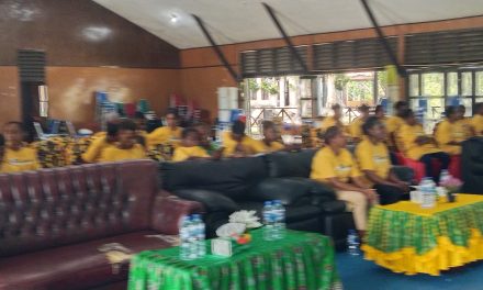 Kepala distrik Ayamaru buka kegiatan Pelatihan Tenun Boirim Maybrat