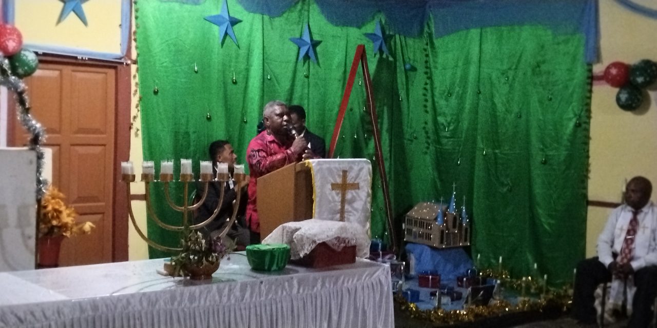 Ketua Klasis GKI Ayamaru Tegaskan Larangan Miras dan “Pembayaran Kos 9 Bulan” Selama Perayaan Natal dan Tahun Baru