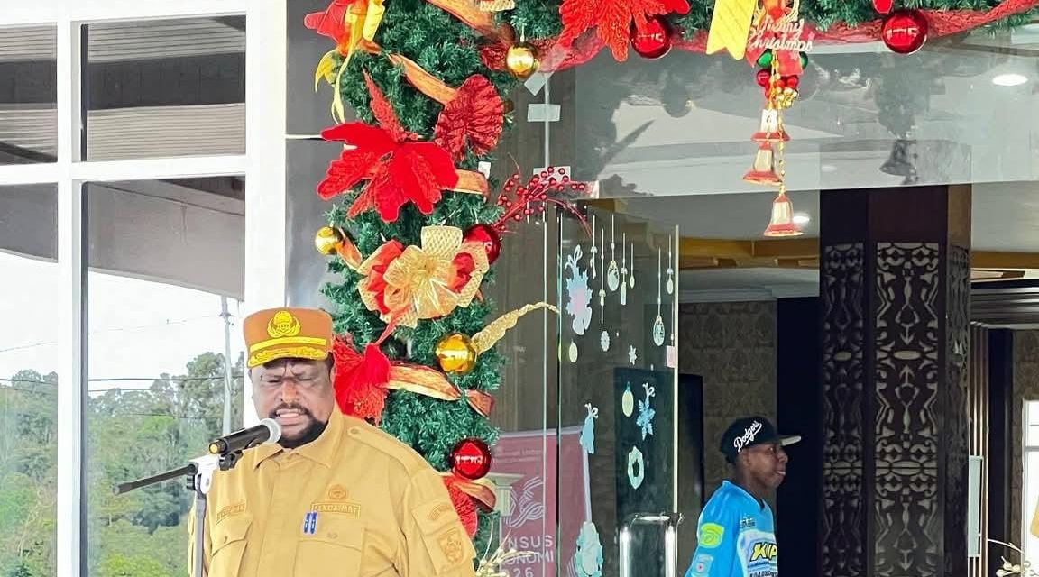 Sekda Maybrat Ferdinandus Taa Soroti Kebiasaan Bermain HP Saat Acara Resmi
