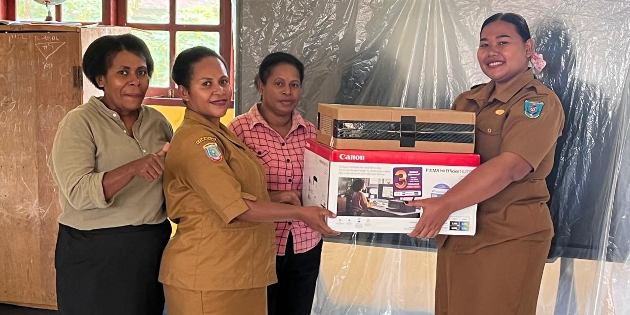 LPEC Papua Barat Daya Serahkan Bantuan Laptop dan Printer kepada SD YPK Elim Sembaro Kab. Maybrat