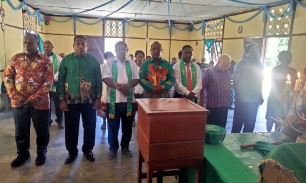 Ketua Klasis Ayamaru Teguhkan Panitia Lokakarya Sejarah Masuknya Injil di Mare Raya