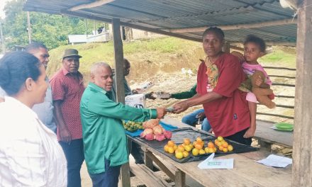 Ketua Umum LPEC Elang Center Papua Barat Daya Dukung Mama Papua dengan Belanja Hasil Jualan Lokal