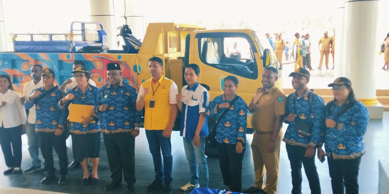Wabup Maybrat Serahkan Kendaraan Operasional Kebersihan, Dorong Lingkungan Bersih dan Ramah Lingkungan