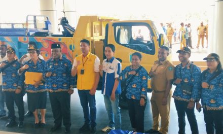 Wabup Maybrat Serahkan Kendaraan Operasional Kebersihan, Dorong Lingkungan Bersih dan Ramah Lingkungan