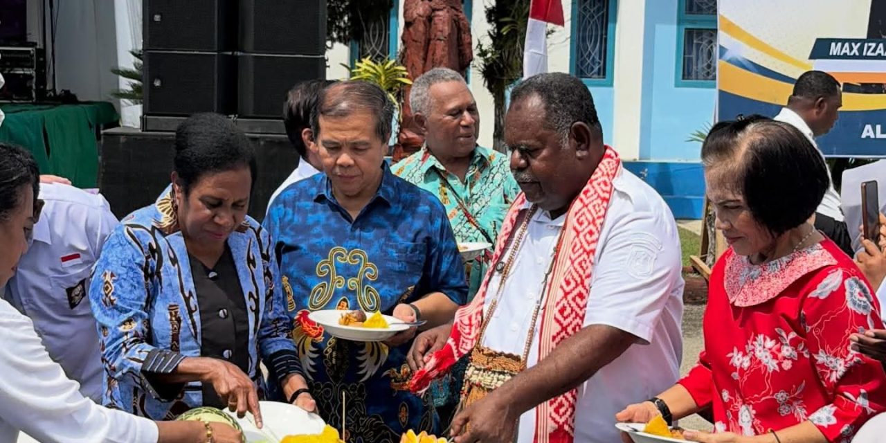 Hadiri HUT ke-55 SMK Negeri 1 Sorong, Gubernur Elisa Kambu Tekankan Penguatan Pendidikan Vokasi