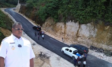 Bupati Maybrat Karel Murafer Tinjau Progres Pengaspalan Jalan Mapura–Kokas
