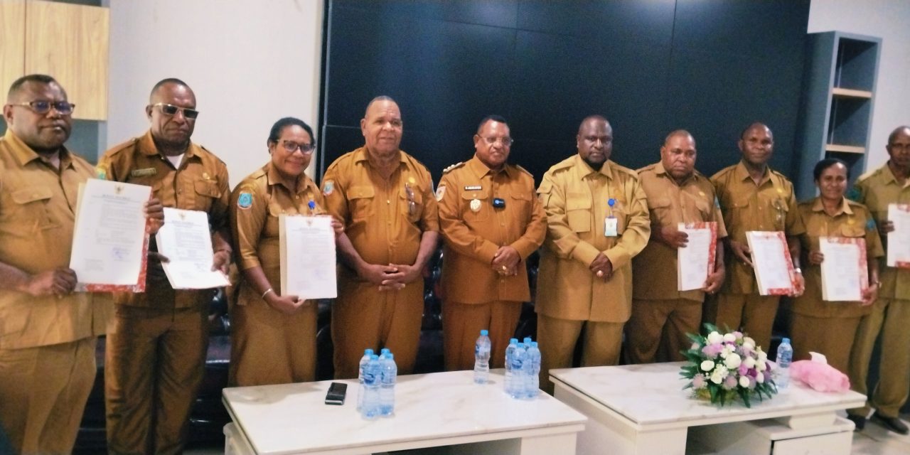 Bupati Maybrat Karel Murafer Menujukan 7 Pejabat pelaksana tugas Di sejumlah instansi strategis