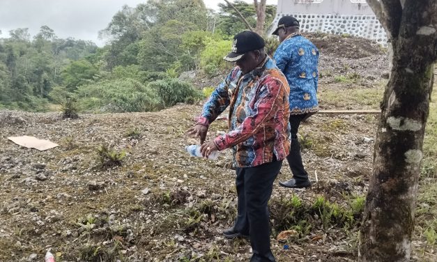 Karel Murafer Pimpin Aksi Bersih Lingkungan di Kawasan Perkantoran Kumurkek