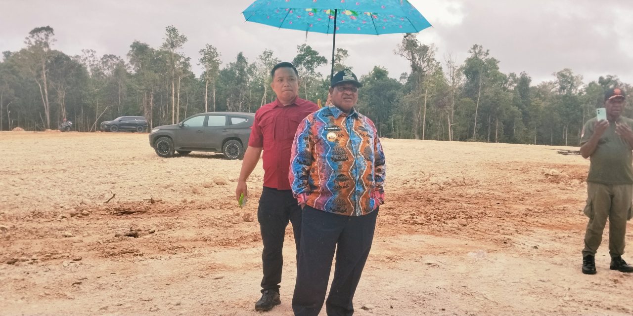 Bupati Maybrat Tinjau Lokasi Pembangunan Rumah jabatan Bupati dan wakil Bupati di Kumurkek, Target Rampung Sebelum Akhir Masa Jabatan