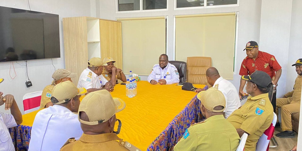 Sekda Maybrat Ferdinandus Taa Pimpin Rapat Koordinasi, Imbau Jaga Keamanan di Aifat Raya