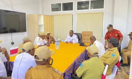 Sekda Maybrat Ferdinandus Taa Pimpin Rapat Koordinasi, Imbau Jaga Keamanan di Aifat Raya