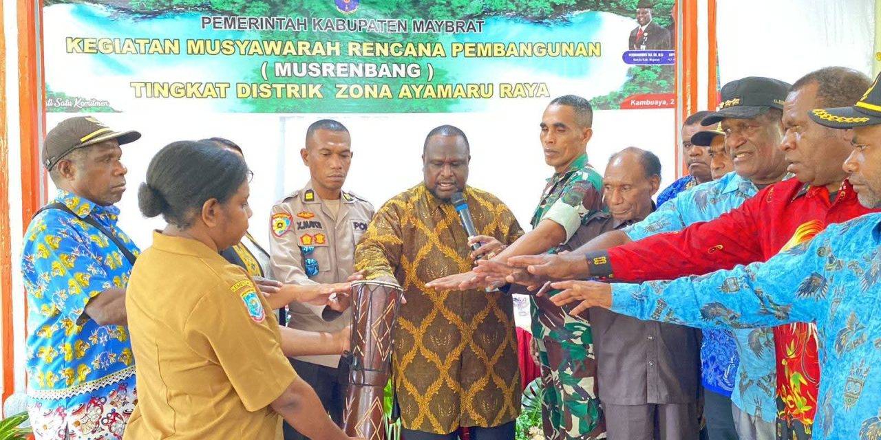Sekda Maybrat Ferdinandus Taa Buka Musrenbang Distrik Se-Ayamaru Raya di Kambuaya