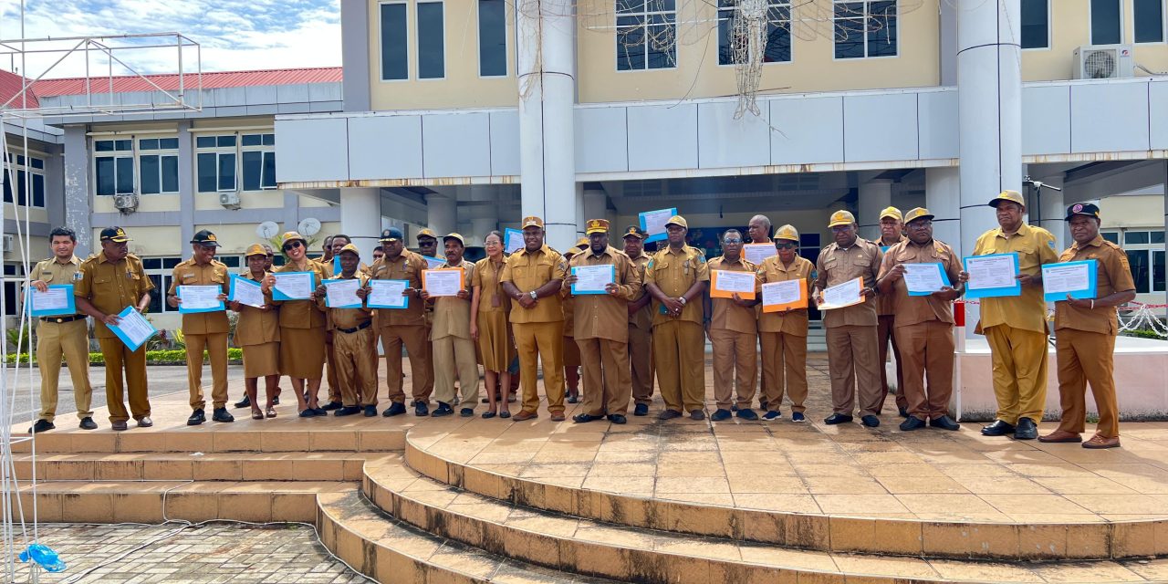 Wakil Bupati Maybrat Pimpin Apel Gabungan dan Penandatanganan Pakta Integritas ASN