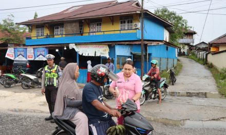 Bhayangkari Cabang Sorong Selatan Berbagi Takjil Sambut Idul Fitri 1447 H