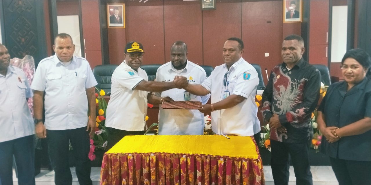 Sertijab Plt. Sekretaris DPRK Maybrat, Bupati Karel Murafer Resmi Lakukan Pergantian