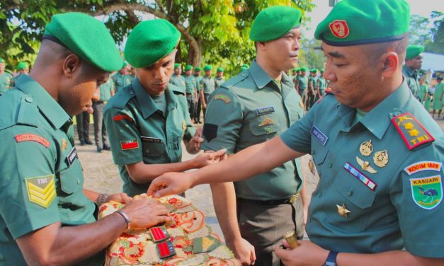 Dandim 1809/Maybrat Pimpin Upacara Kenaikan Pangkat 52 Prajurit