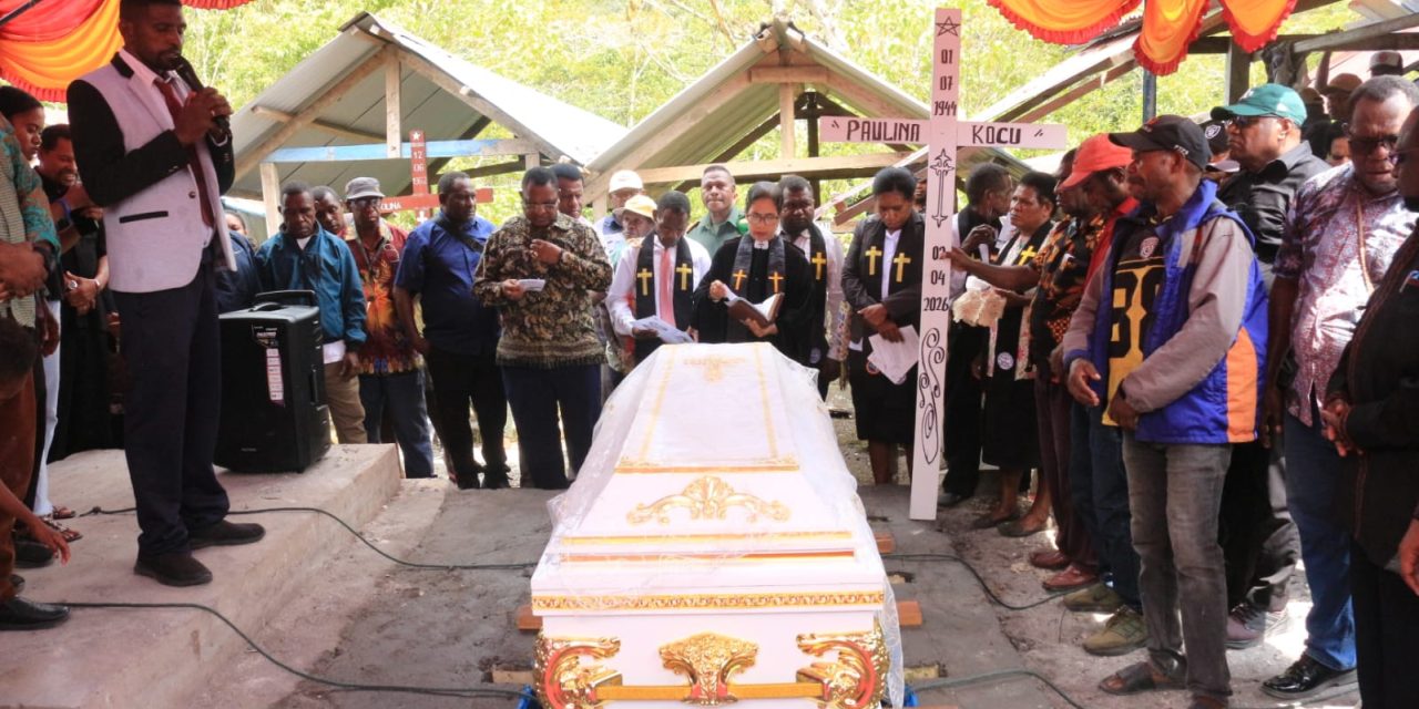 Ibadah Pelepasan Almarhumah Paulina Kocu -Murafer ibunda Bupati Maybrat Berlangsung Khidmat