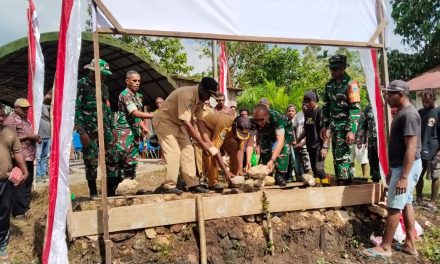 Peletakan Batu Pertama Pembangunan Jembatan di Kampung Aisyo Dilaksanakan Secara Vicon Bersama Korem 181/PVT