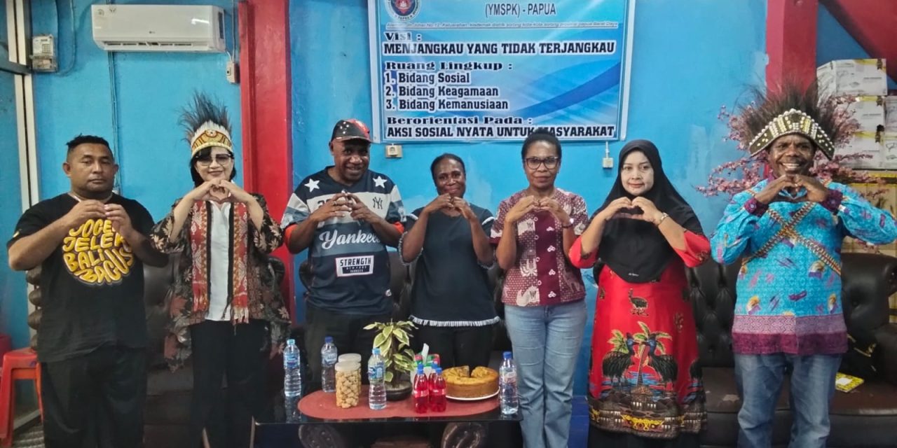 Gubernur Papua Barat Daya Melalui Kesbangpol Serahkan SKT kepada Yayasan Mitra Sosial Peduli Kemanusiaan Papua