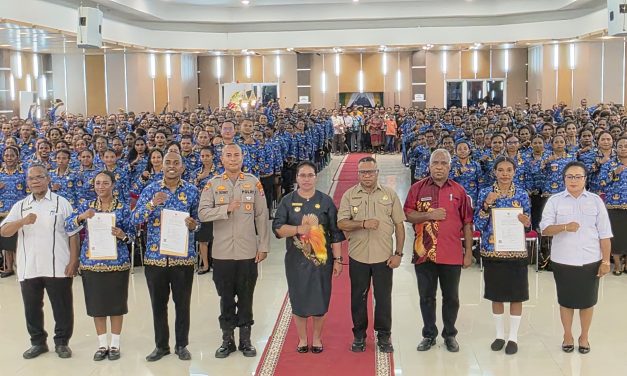 Bupati Sorong Selatan Ambil Sumpah dan Serahkan SK PNS Formasi 2024